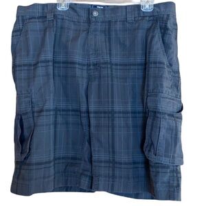 North Face gray plaid cargo shorts Size 40